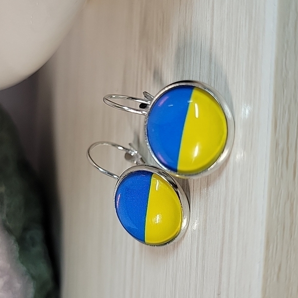 UKRAINE FLAG Earrings - Picture 2 of 6